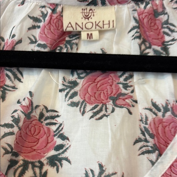 Anohki White and Pink V-Neck Blouse with 3/4 Sleeves and Tie Front India - Picture 2 of 6